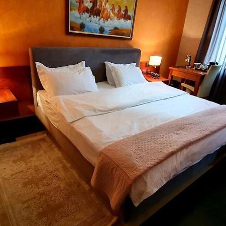 Nov Hotel Τίρανα Εξωτερικό φωτογραφία