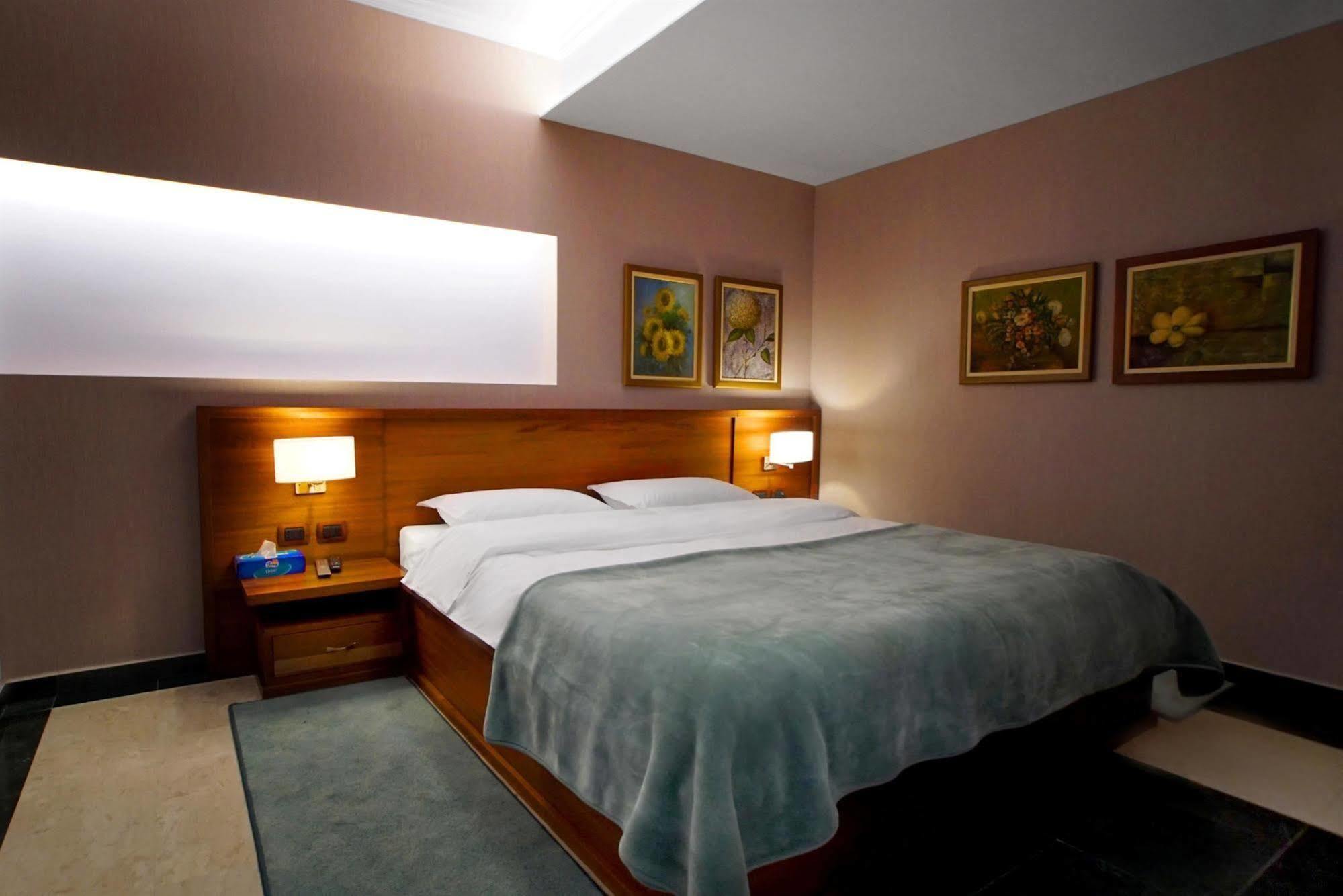 Nov Hotel Τίρανα Εξωτερικό φωτογραφία