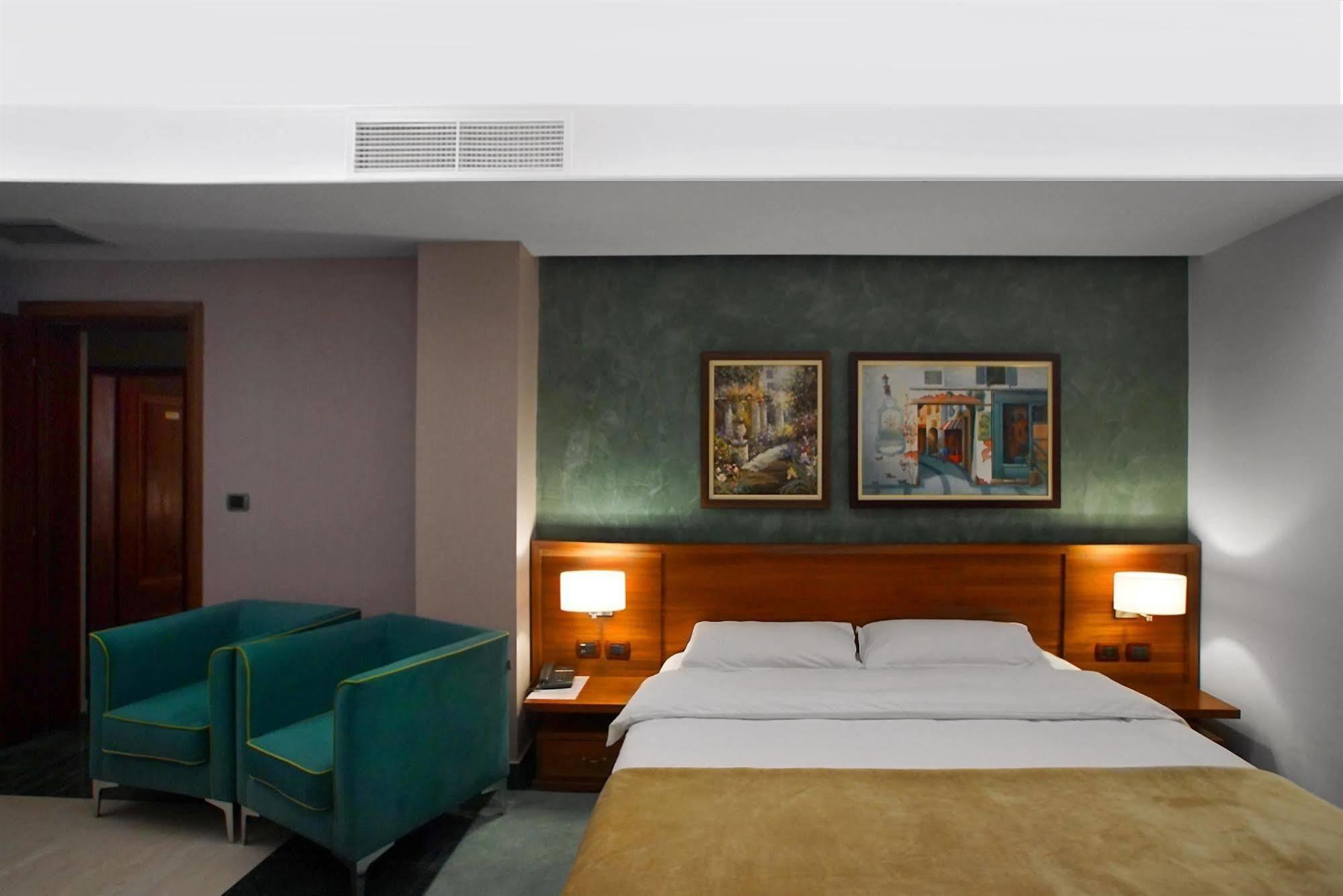 Nov Hotel Τίρανα Εξωτερικό φωτογραφία