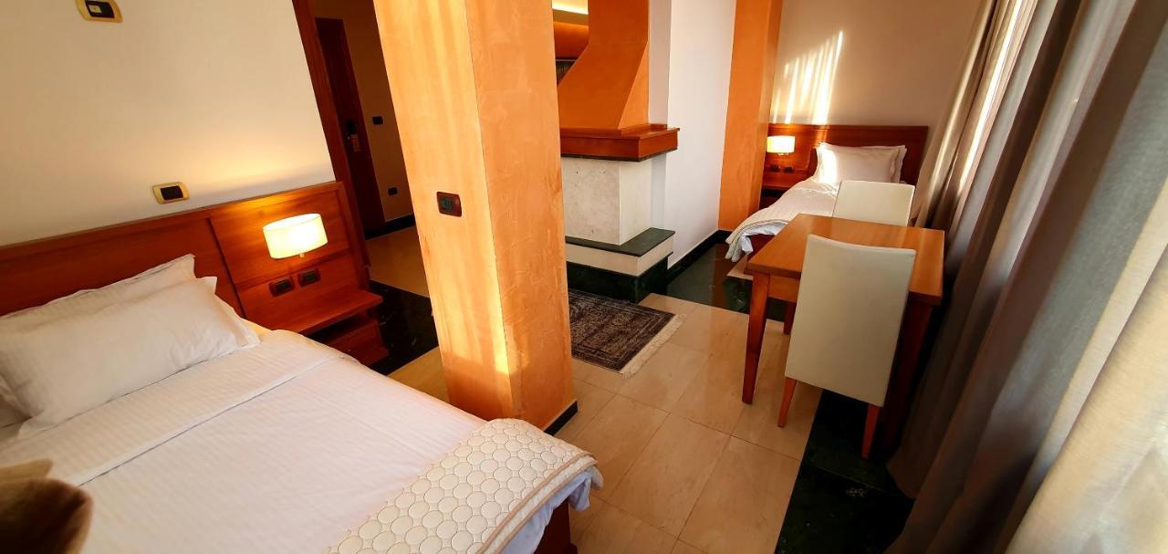 Nov Hotel Τίρανα Εξωτερικό φωτογραφία