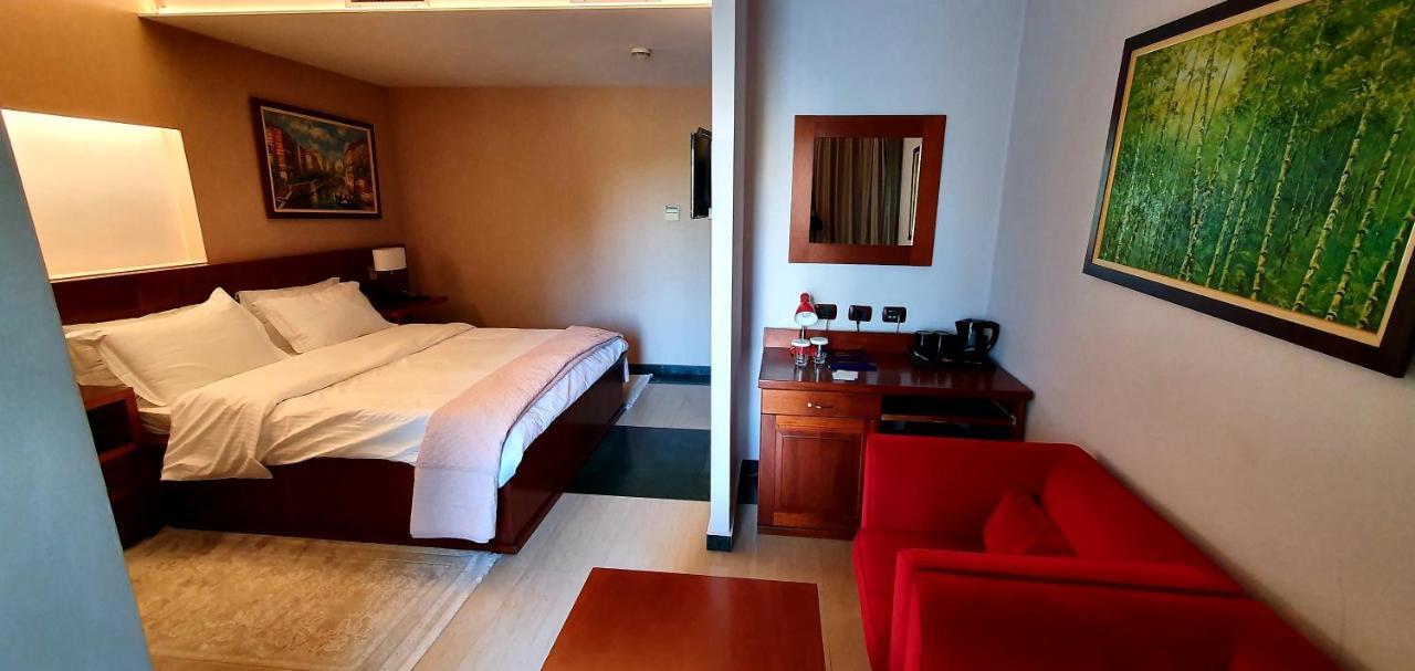 Nov Hotel Τίρανα Εξωτερικό φωτογραφία
