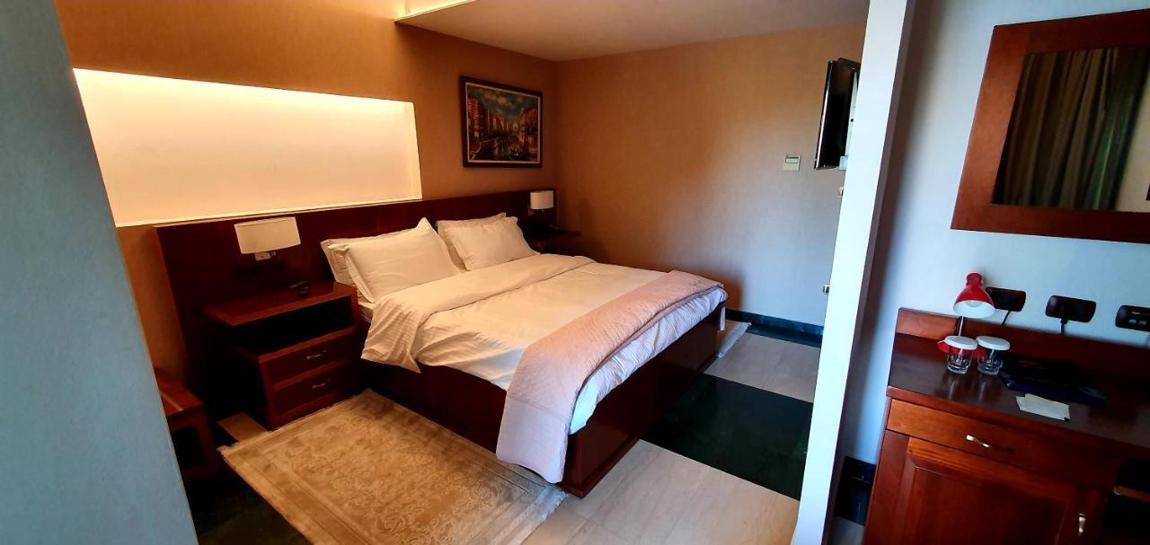 Nov Hotel Τίρανα Εξωτερικό φωτογραφία