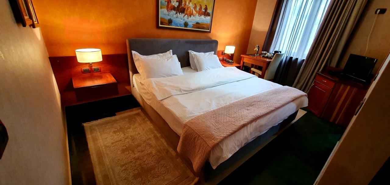 Nov Hotel Τίρανα Εξωτερικό φωτογραφία