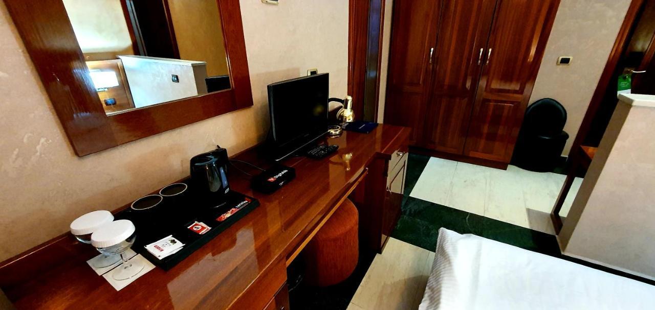 Nov Hotel Τίρανα Εξωτερικό φωτογραφία